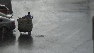 Diyarbakır’da bardaktan boşalırcasına yağmur