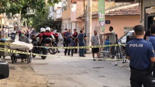 İzmir’de husumetlilerinden aileye silahlı saldırı: 6’sı çocuk 12 yaralı